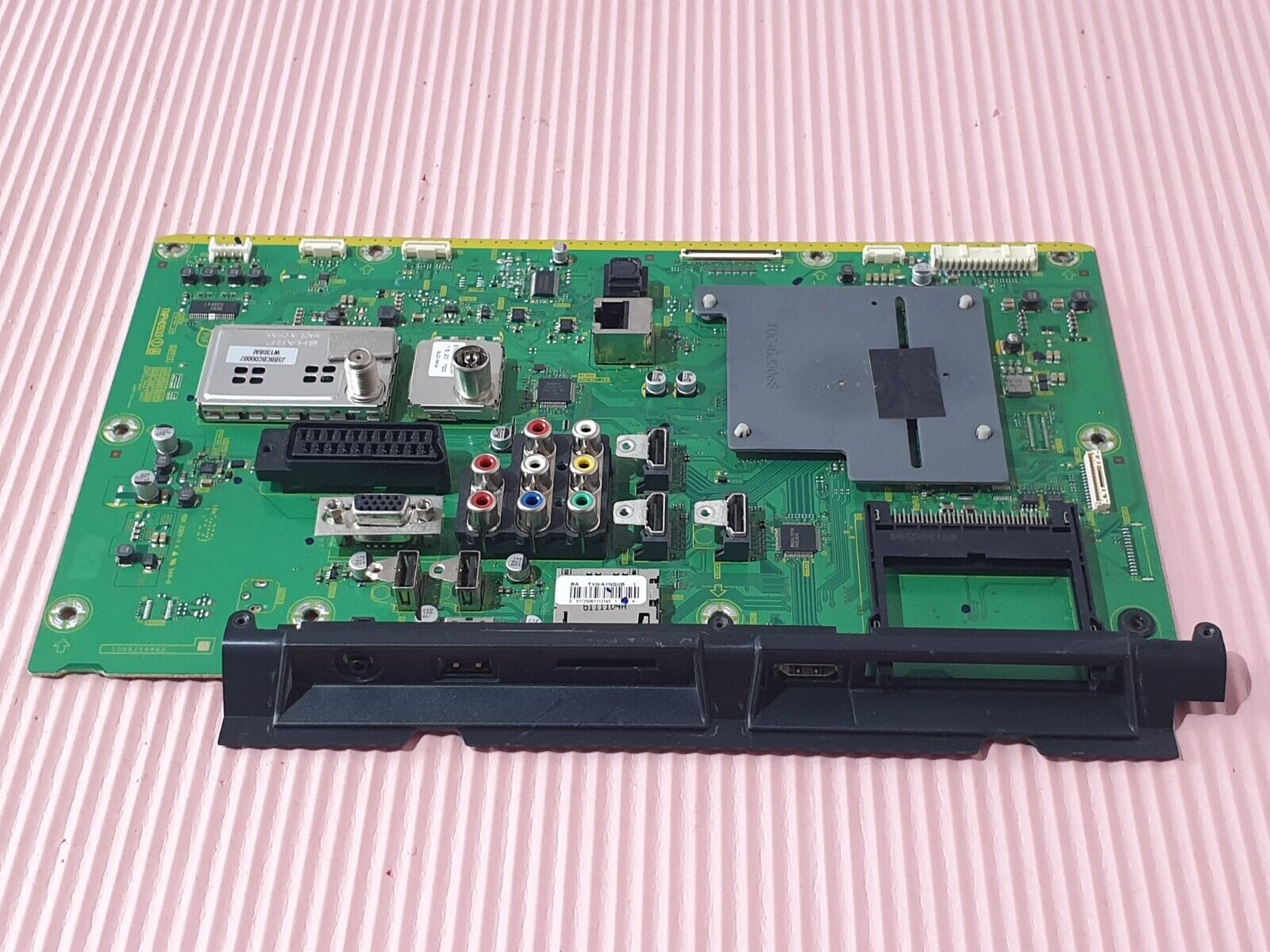 MAIN BOARD MB FOR TX-32DT30B 32"TV TNPH0933 1 A TXN/A1NQUB SCREEN:VVX32F105B00