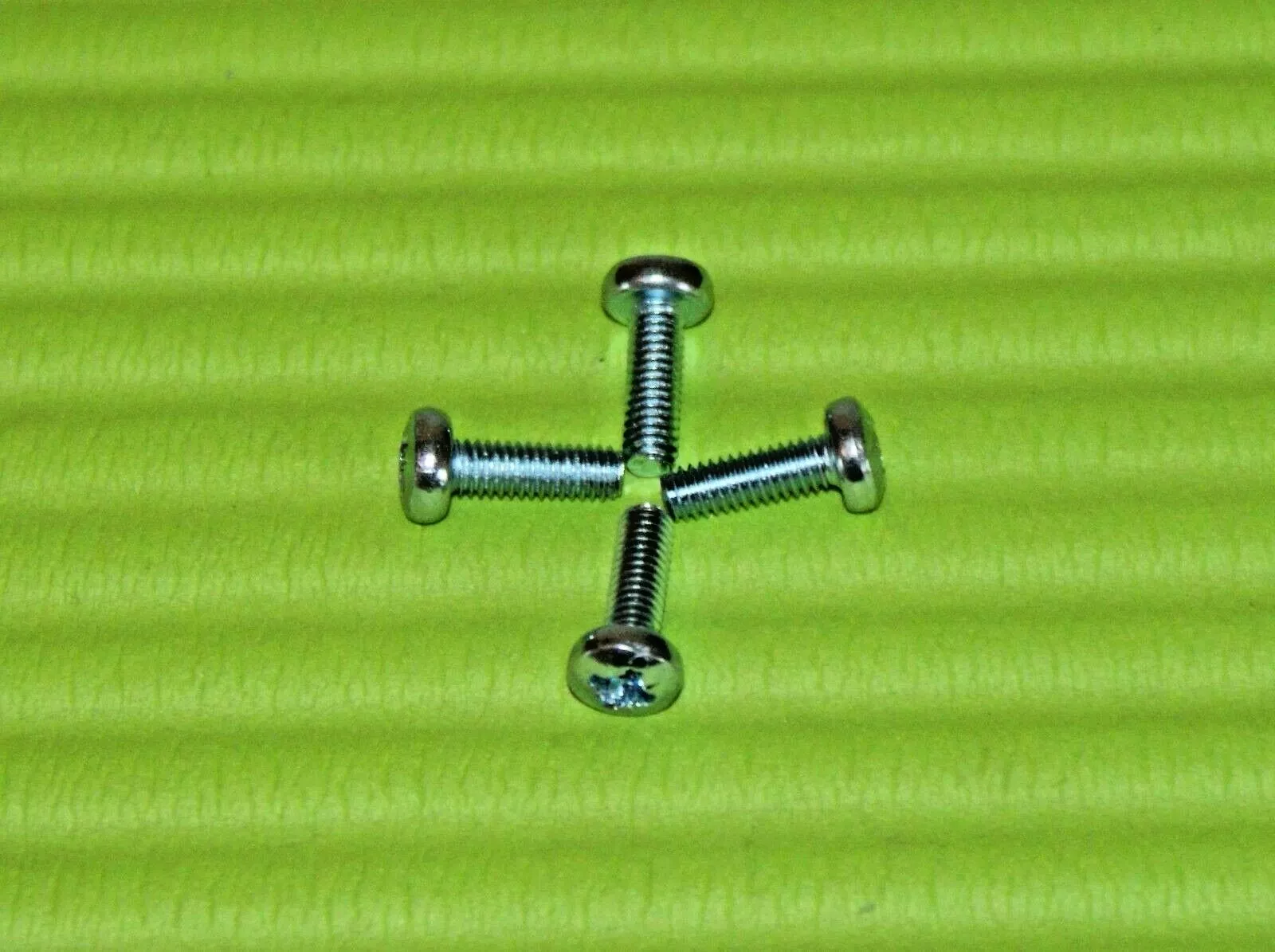 PACK OF 4 SCREWS 43U2963DB 49U2963DB 50UL2B63DB 58UL2B63DB L55UE20 55U2963DB TV