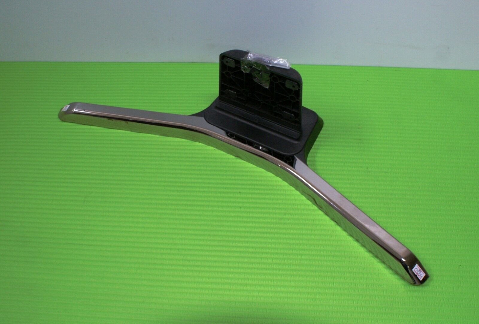 TT TABLETOP BASE STAND FOR HITACHI 42HXT42U H BUSH ELED40287FHDDVD LED TV - Image 2