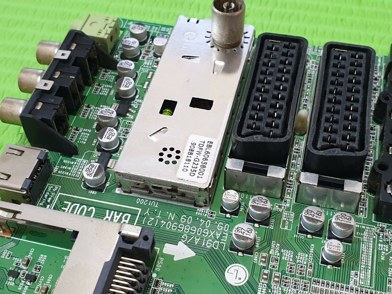 MAIN BOARD 26LH2000 32" TV LD91A/G EAX60686904 (2) EBU60712605 SCREEN:V260B1-L11 - Image 3