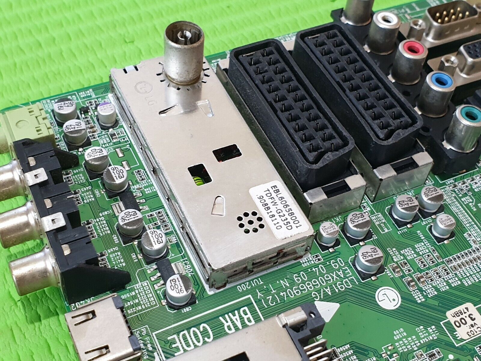 MAIN BOARD 26LH2000 32" TV LD91A/G EAX60686904 (2) EBU60712605 SCREEN:V260B1-L11 - Image 4