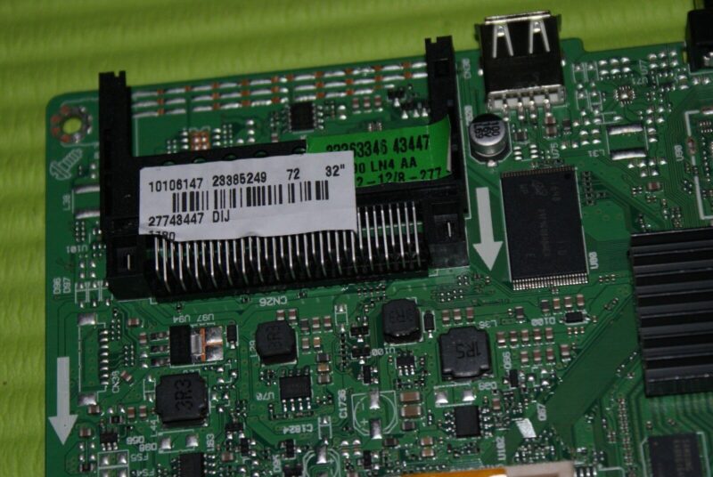 MAIN BOARD LUX0132007/01 DLED32287HDCNTD TV 17MB110 23385249 SCREEN:LC320DXY - Image 2