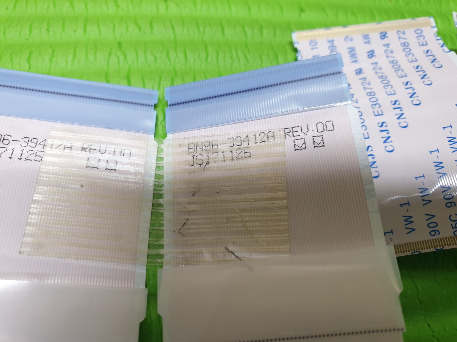 FLAT RIBBON CABLE FROM TCON TO SCREEN BUFFER FOR SAMSUNG UE75MU8000T 75" LED TV - Image 3