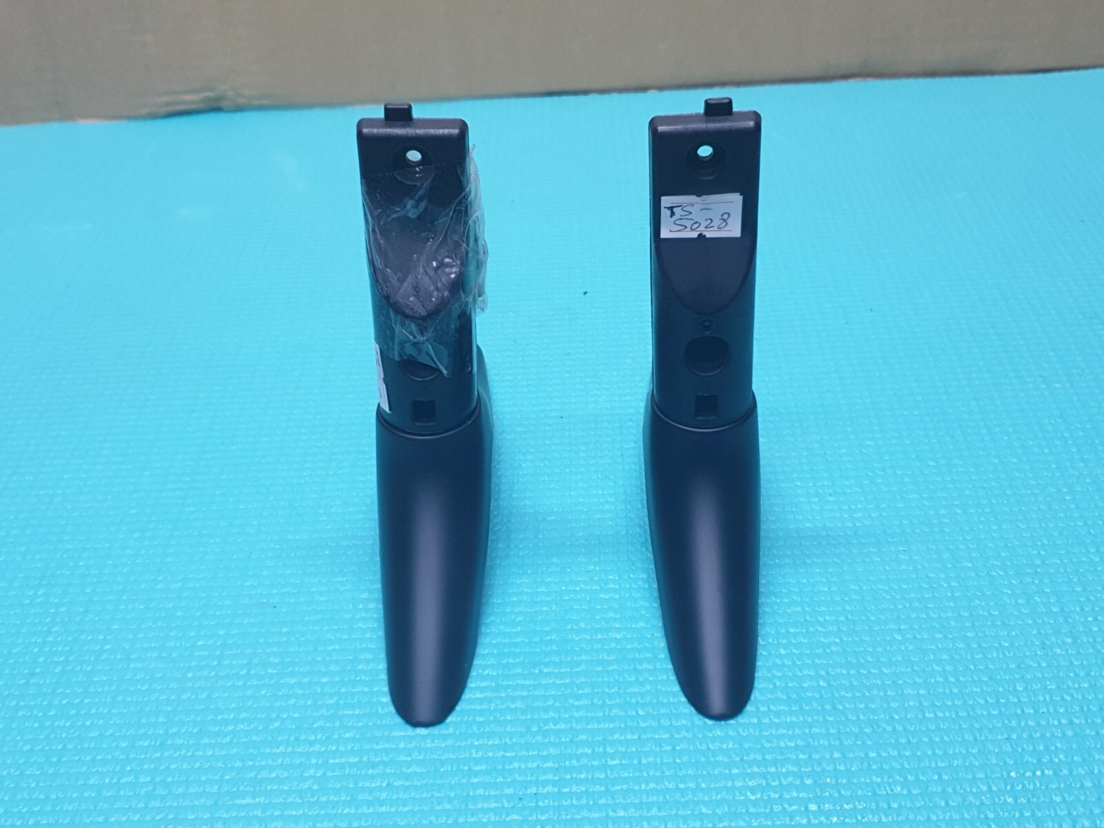 TABLETOP STAND BASE LEGS JTC0132005B JT0132005B/01 JTC132006 LUX0132007 32" TV - Image 3