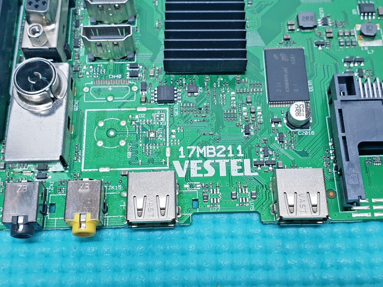 MAIN BOARD MB HITACHI 32HB16T61U A TV VESTLE 17MB211 23476918 SCREEN:LSF320AN09 - Image 3