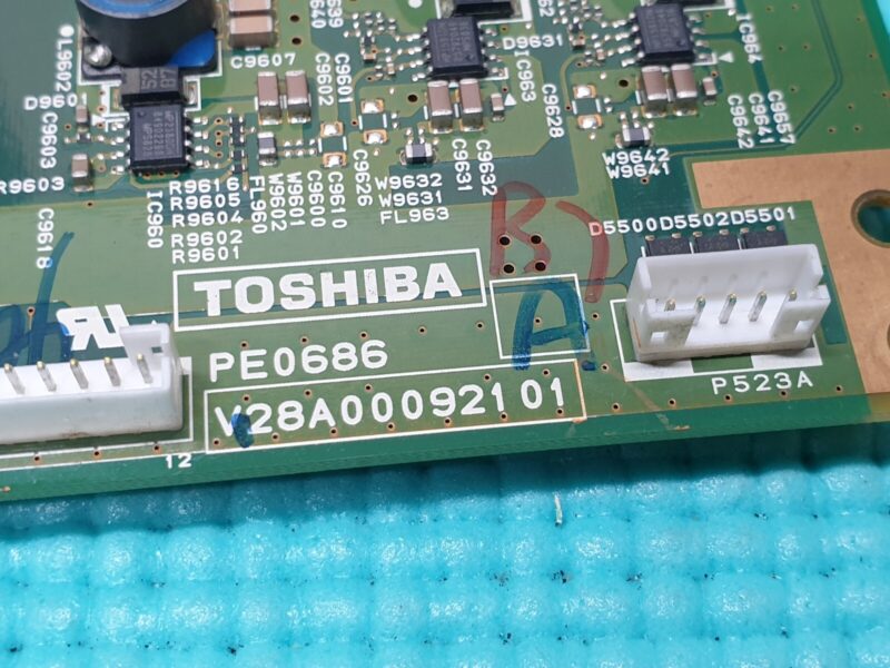 MAIN BOARD MB TOSHIBA 42ZV555D 42" LCD TV PE0686 V28A000921 01 SCREEN:LC420WUD - Image 2