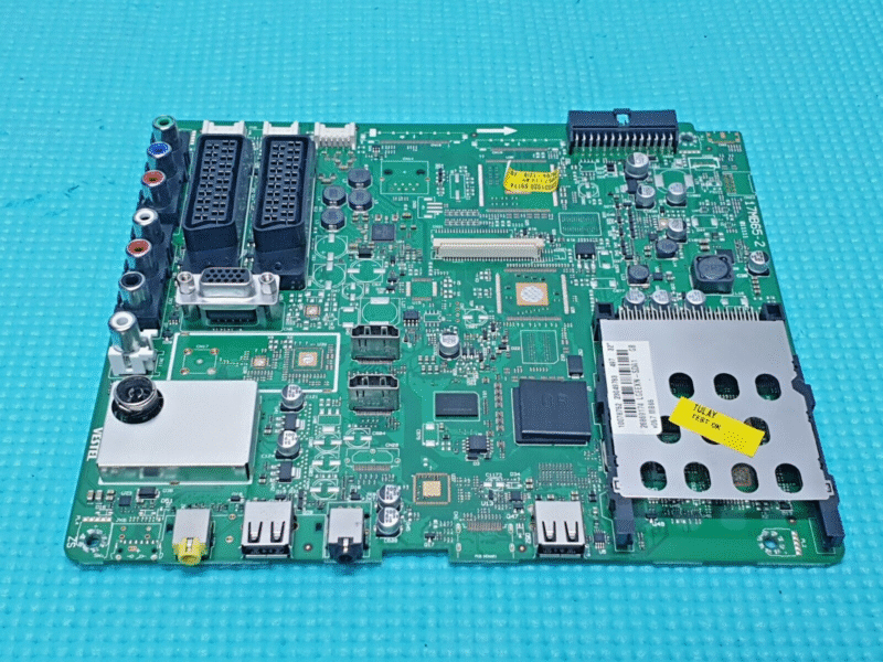 MAIN AV BOARD MB POLAROID P32LED12 TV 17MB65-2 23049783 23031920 SCREEN:LC320EXN
