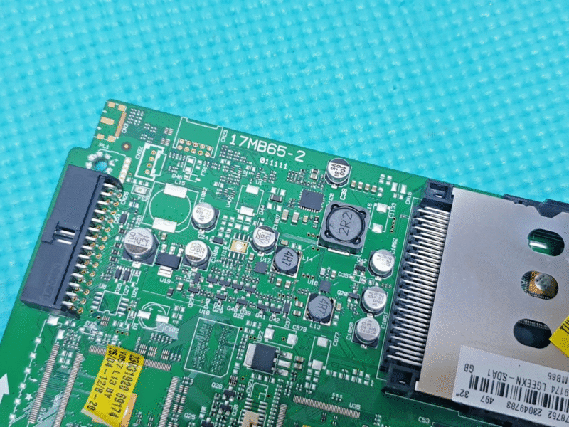 MAIN AV BOARD MB POLAROID P32LED12 TV 17MB65-2 23049783 23031920 SCREEN:LC320EXN - Image 3