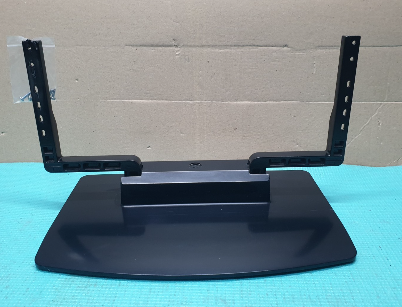 TABLETOP BASE STAND FOR HITACHI L32H01UA L32H01U A L32HO1UA TV + SCREWS