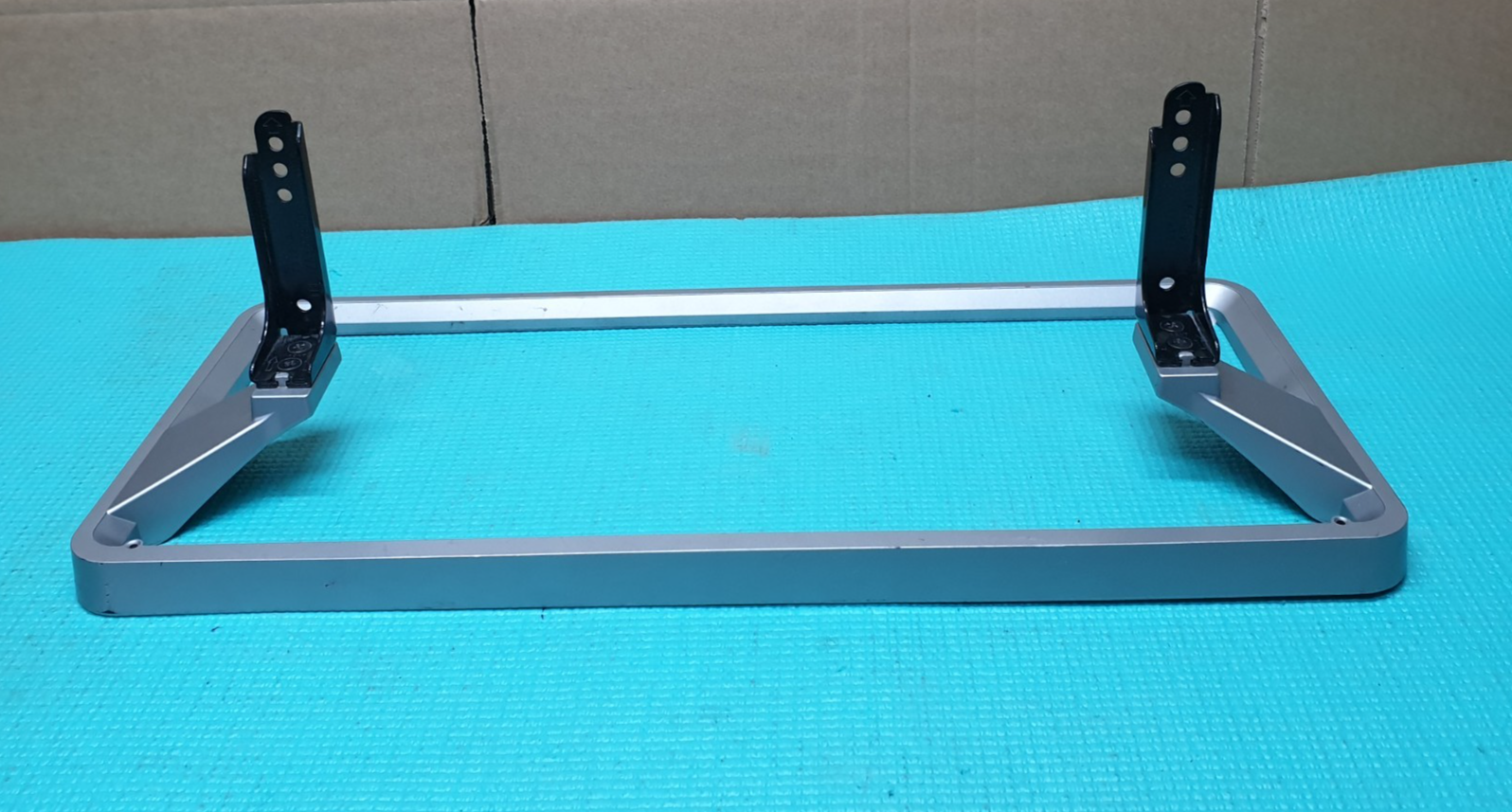 BASE STAND FOR TX-39AS600B TX-42AS520B TX-42A400B TX-48AS640B TV + SCREWS SILVER - Image 2