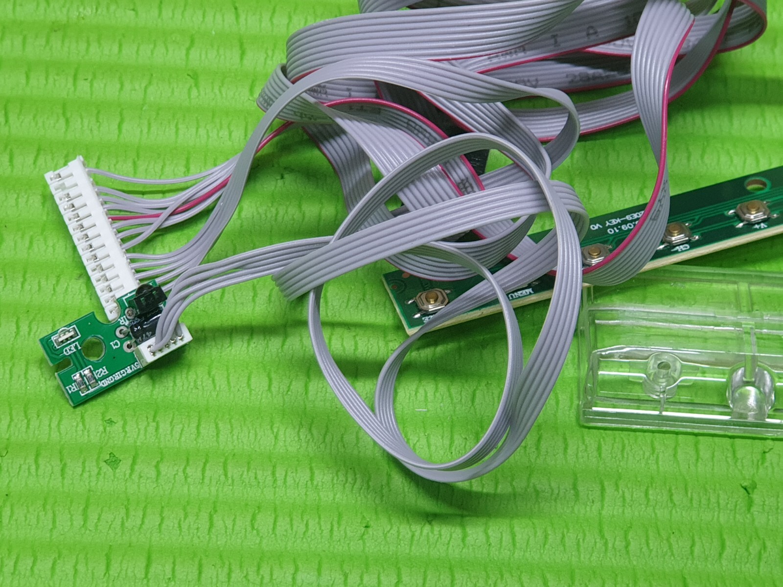 IR REMOTE CONTROL SENSOR UNIT & POWER BUTTON FOR QANTEC QT651901DLEDN 65" LED TV - Image 3