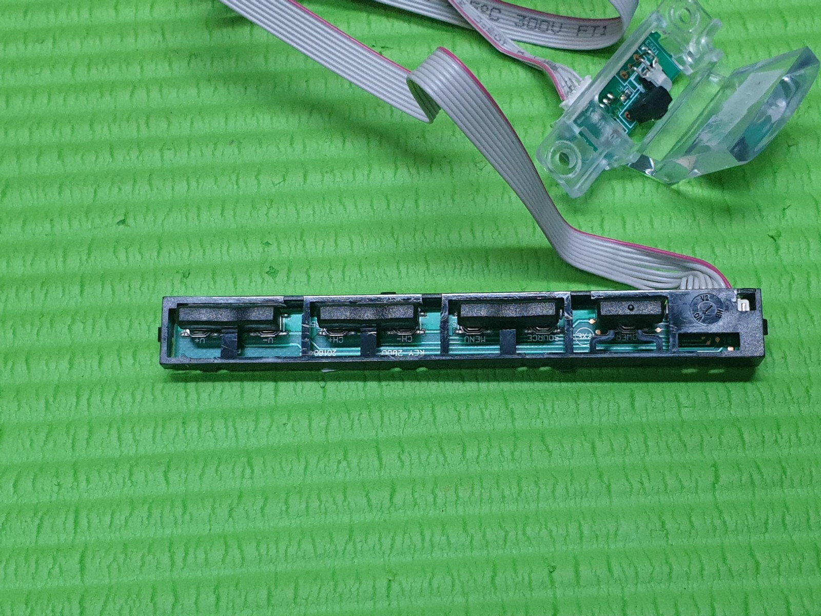 IR REMOTE CONTROL SENSOR UNIT + POWER BUTTON FOR TECHNIKA 40A23B-FHD 40" LED TV - Image 3