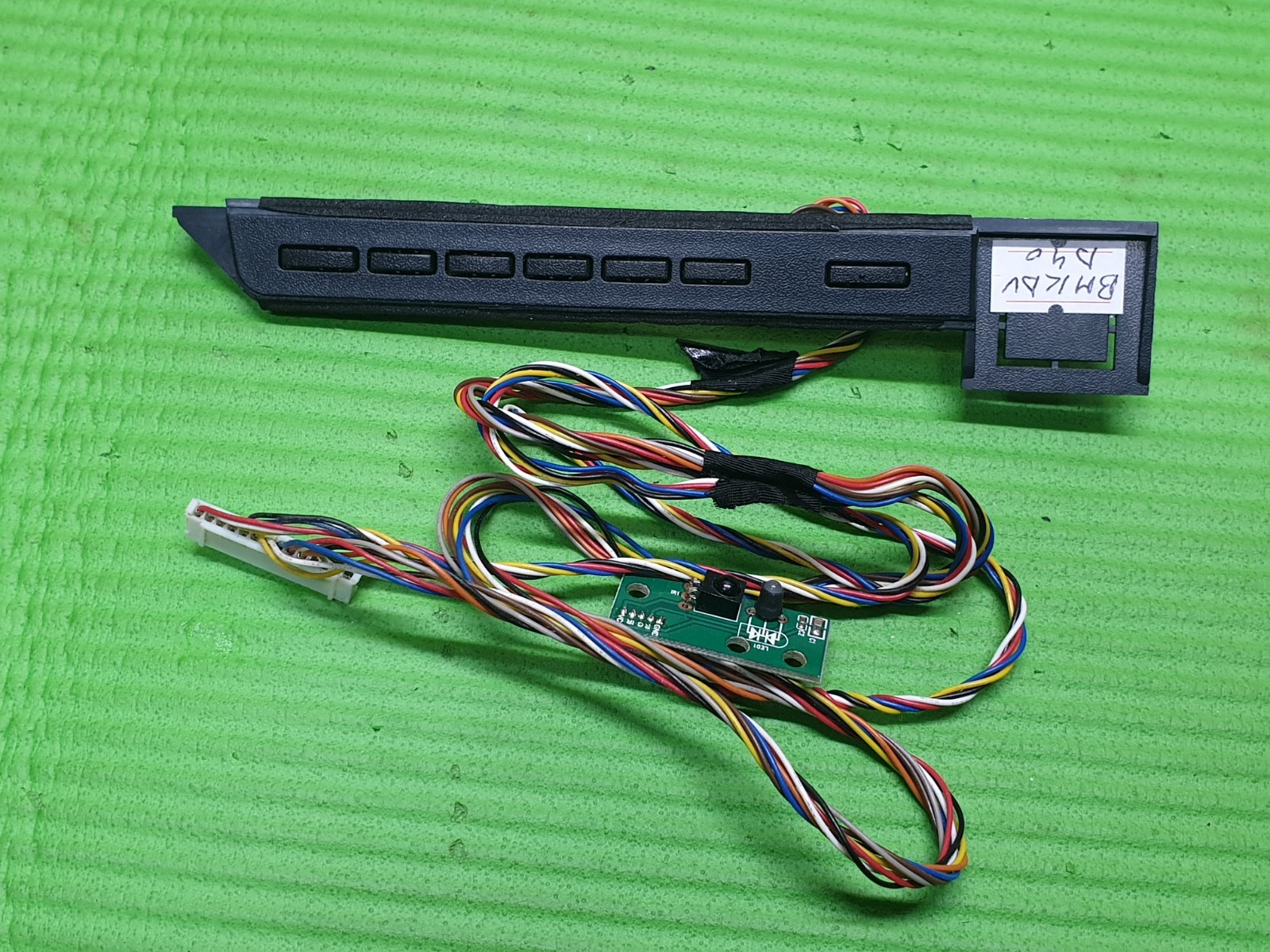 IR REMOTE CONTROL SENSOR UNIT & POWER BUTTON BUSH BMKDVD40 40" LED TV - Image 2