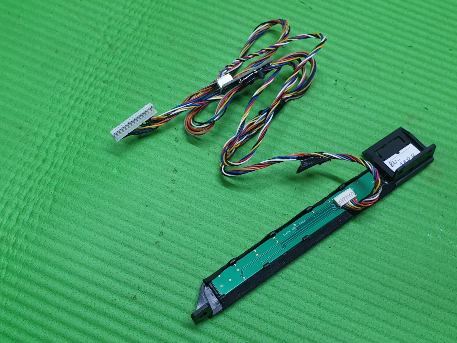 IR REMOTE CONTROL SENSOR UNIT & POWER BUTTON BUSH BMKDVD40 40" LED TV - Image 3