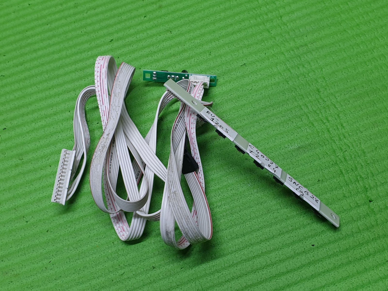 IR REMOTE CONTROL SENSOR UNIT + POWER BUTTON FOR CELLO C40227T2 40" LED TV - Image 3