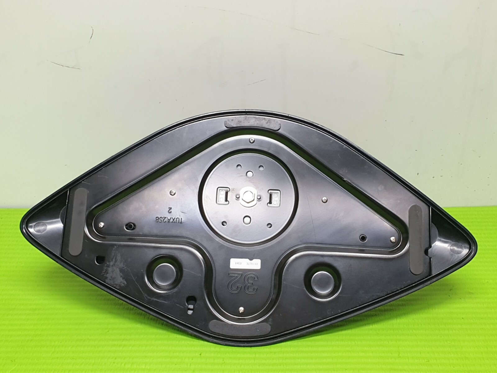 BASE STAND TX-26LMD70 TX-26LMD70A TX-32LXD70 TX-32LMD70A TX-32LXD700 TV TUXA261 - Image 3