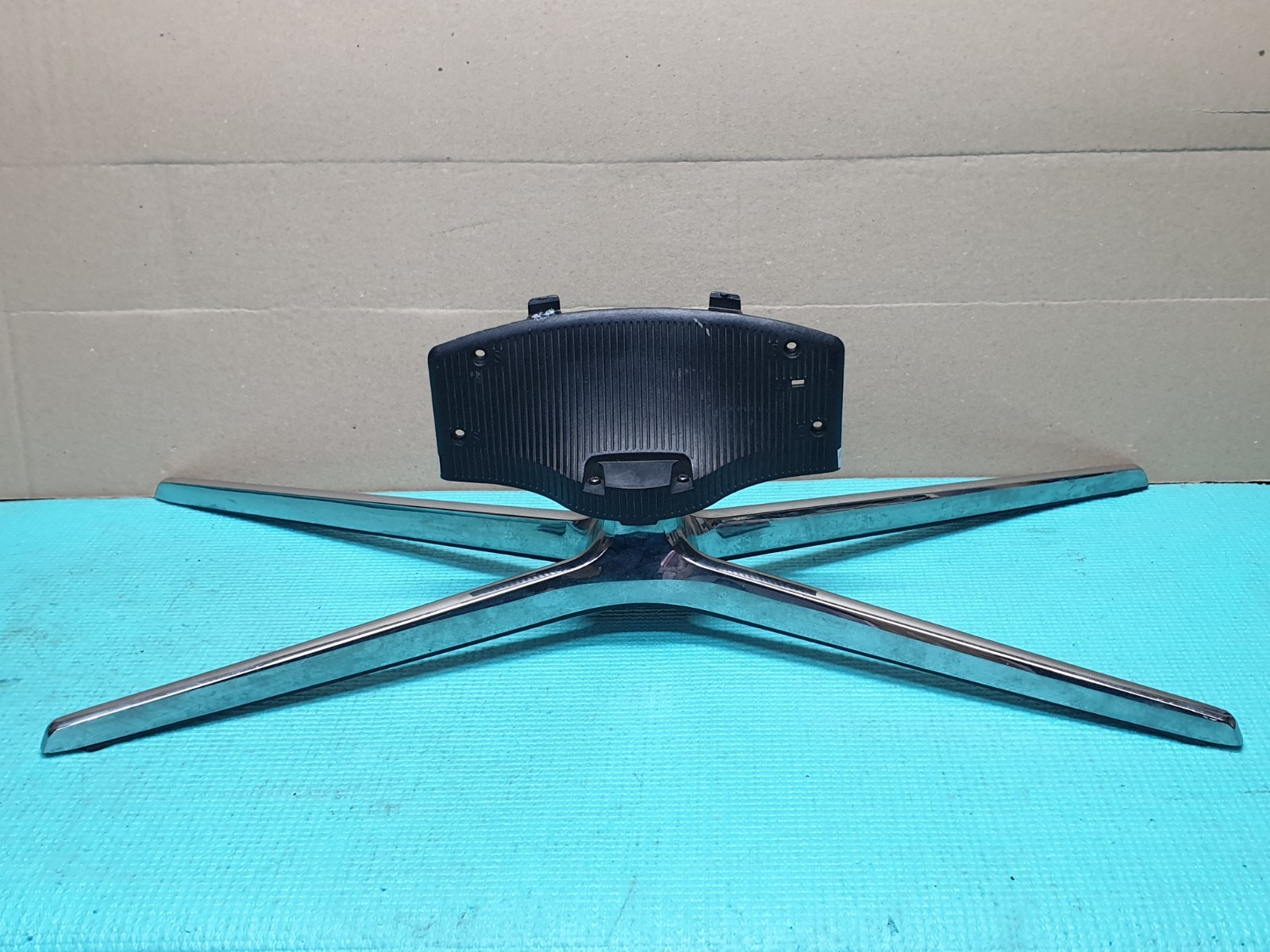 BASE STAND FR UE39F5300 UE46F5300 UE46F6800SB UE46F6670 TVs + SCREWS BN61-08823X