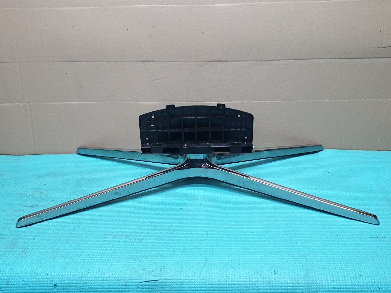 BASE STAND FR UE39F5300 UE46F5300 UE46F6800SB UE46F6670 TVs + SCREWS BN61-08823X - Image 3