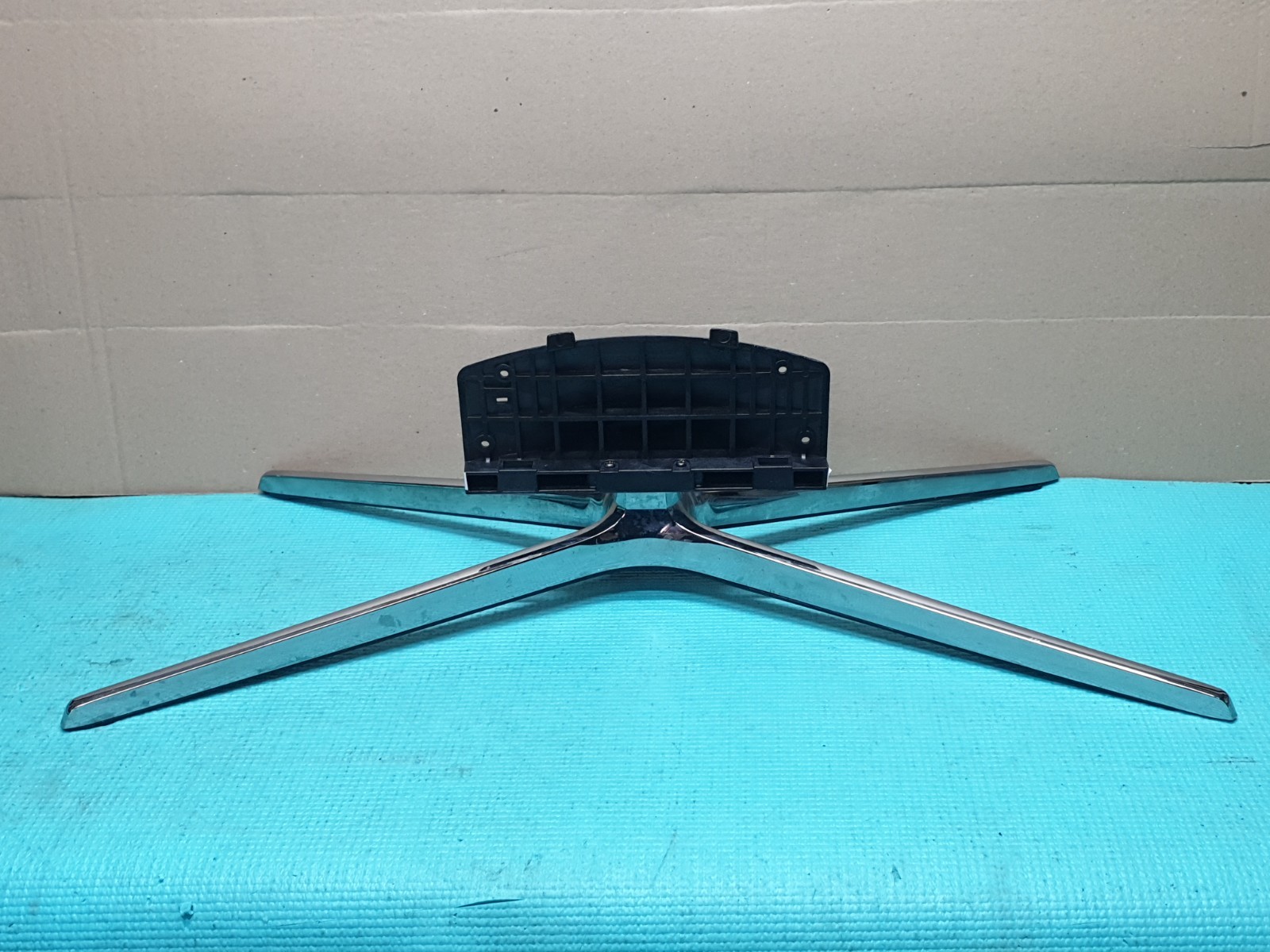 BASE STAND FR UE39F5300 UE46F5300 UE46F6800SB UE46F6670 TVs + SCREWS BN61-08823X - Image 4
