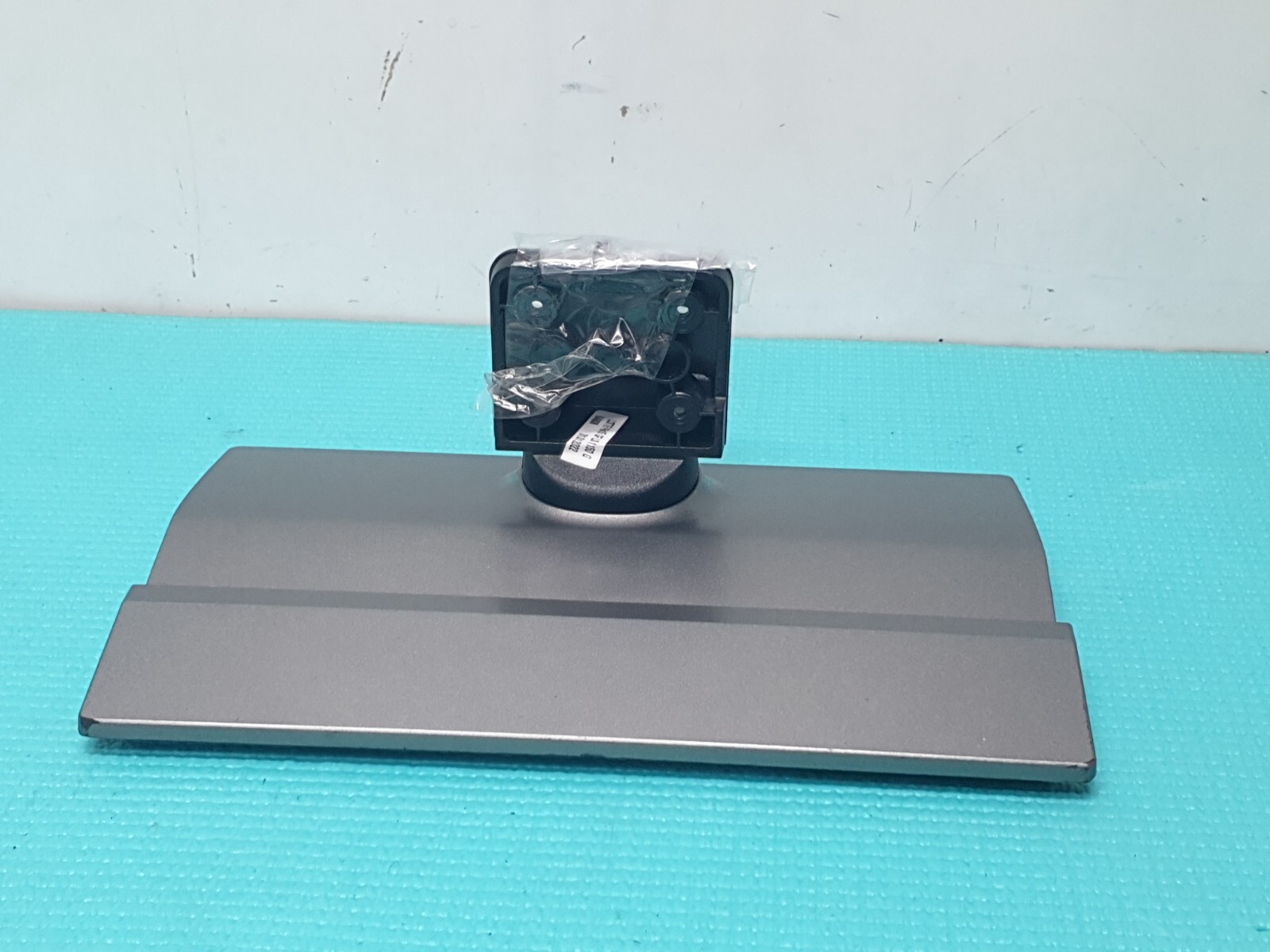 TABLETOP BASE STAND FOR BUSH ELED24HDSA TOSHIBA 24D3763DA LED TV + SCREWS SL