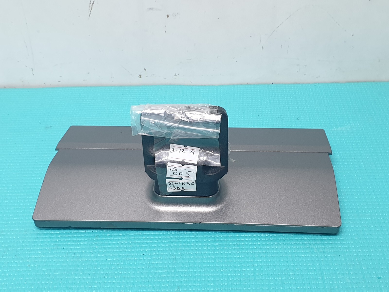 TABLETOP BASE STAND FOR BUSH ELED24HDSA TOSHIBA 24D3763DA LED TV + SCREWS SL - Image 3