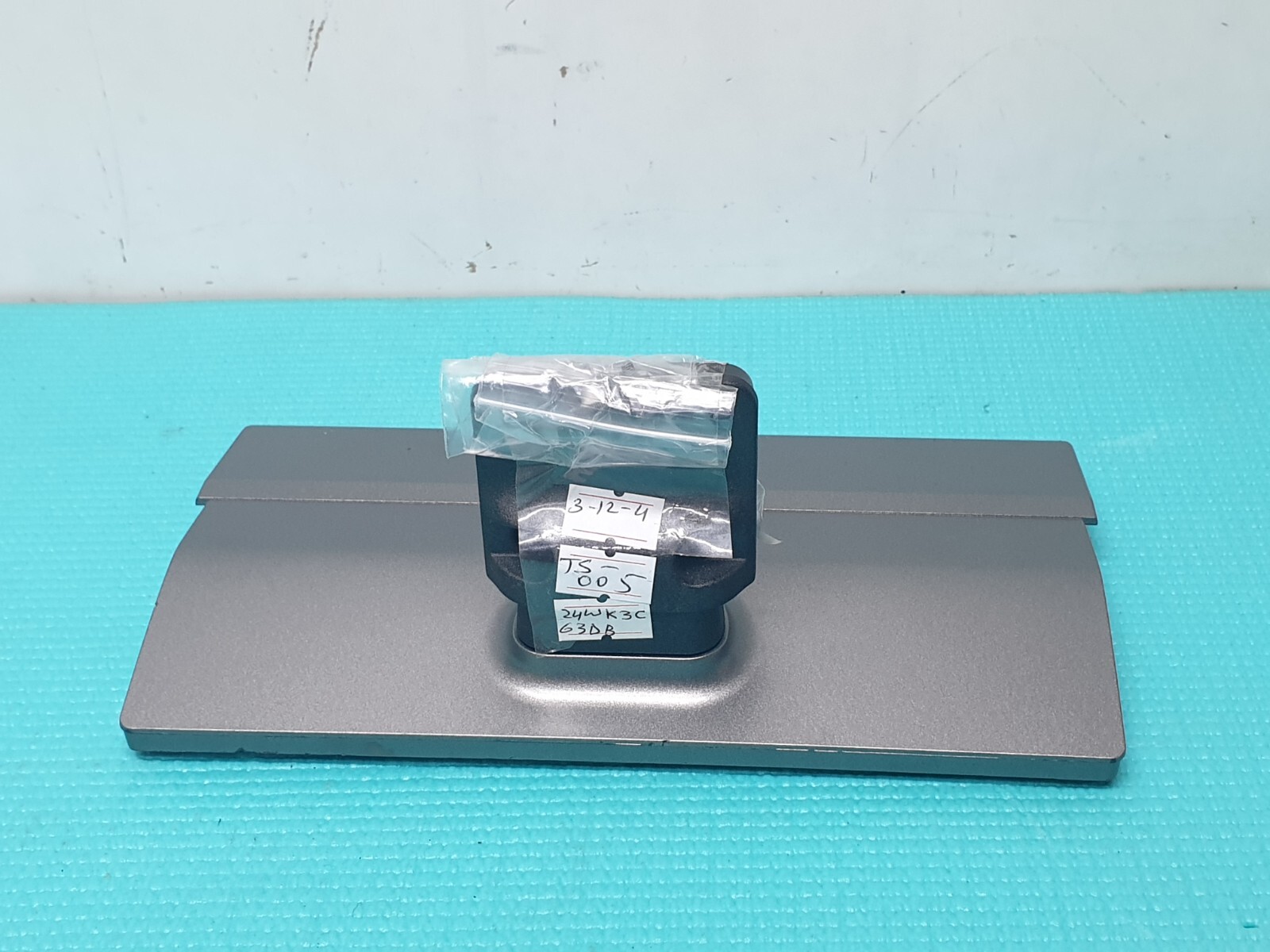 TABLETOP BASE STAND FOR BUSH ELED24HDSA TOSHIBA 24D3763DA LED TV + SCREWS SL - Image 4