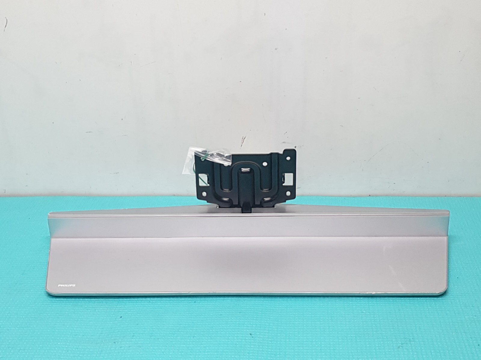 TABLETOP STAND BASE PHILIPS 50PUS8204/12 55PUS8204/12 65PUS8204/12 TV + SCREWS