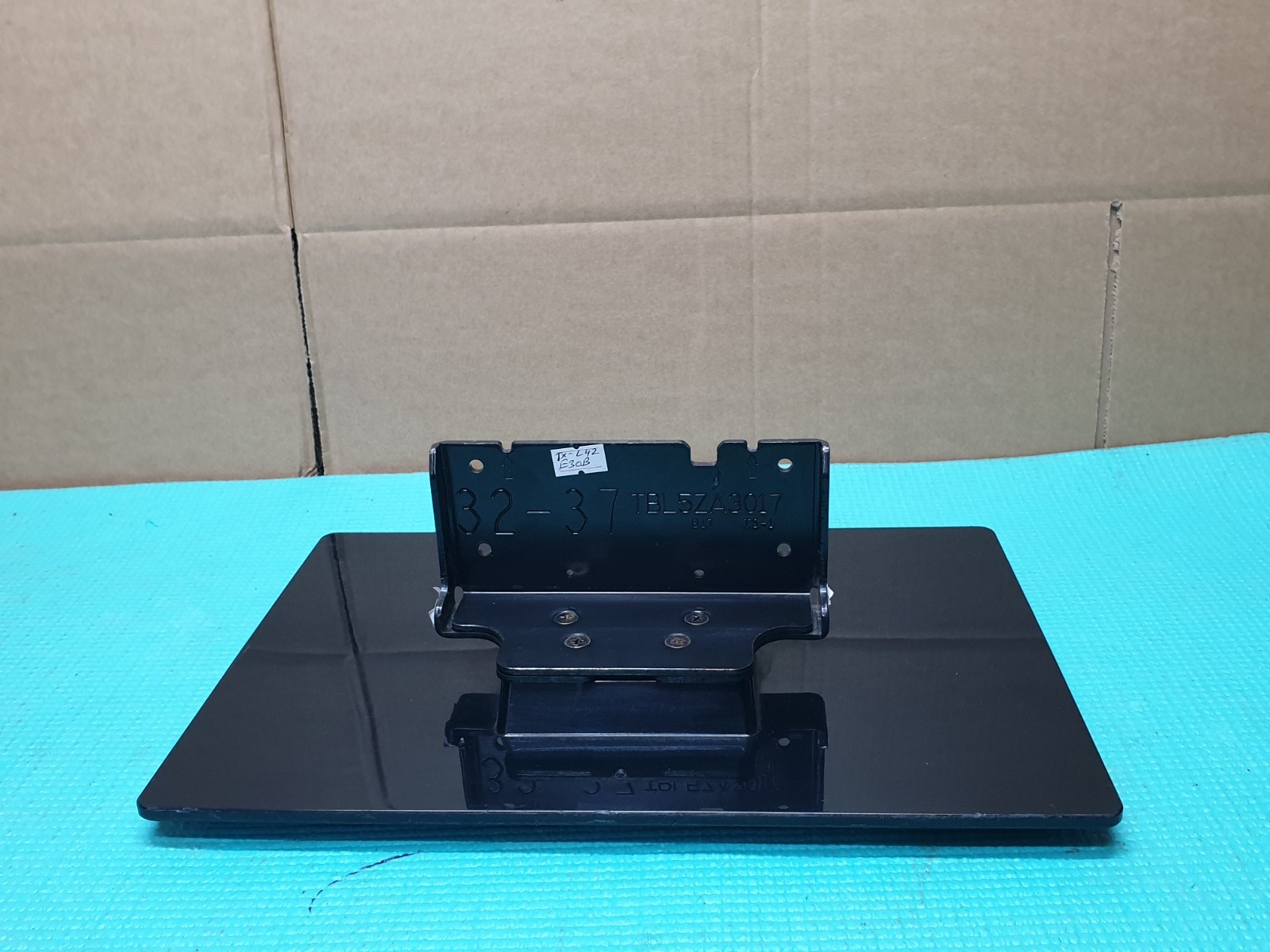 BASE STAND FOR TX-L42E30B TX-L37E30B TX-L32X3B TX-L32E30B + SCREWS TBL5ZA3017 - Image 2