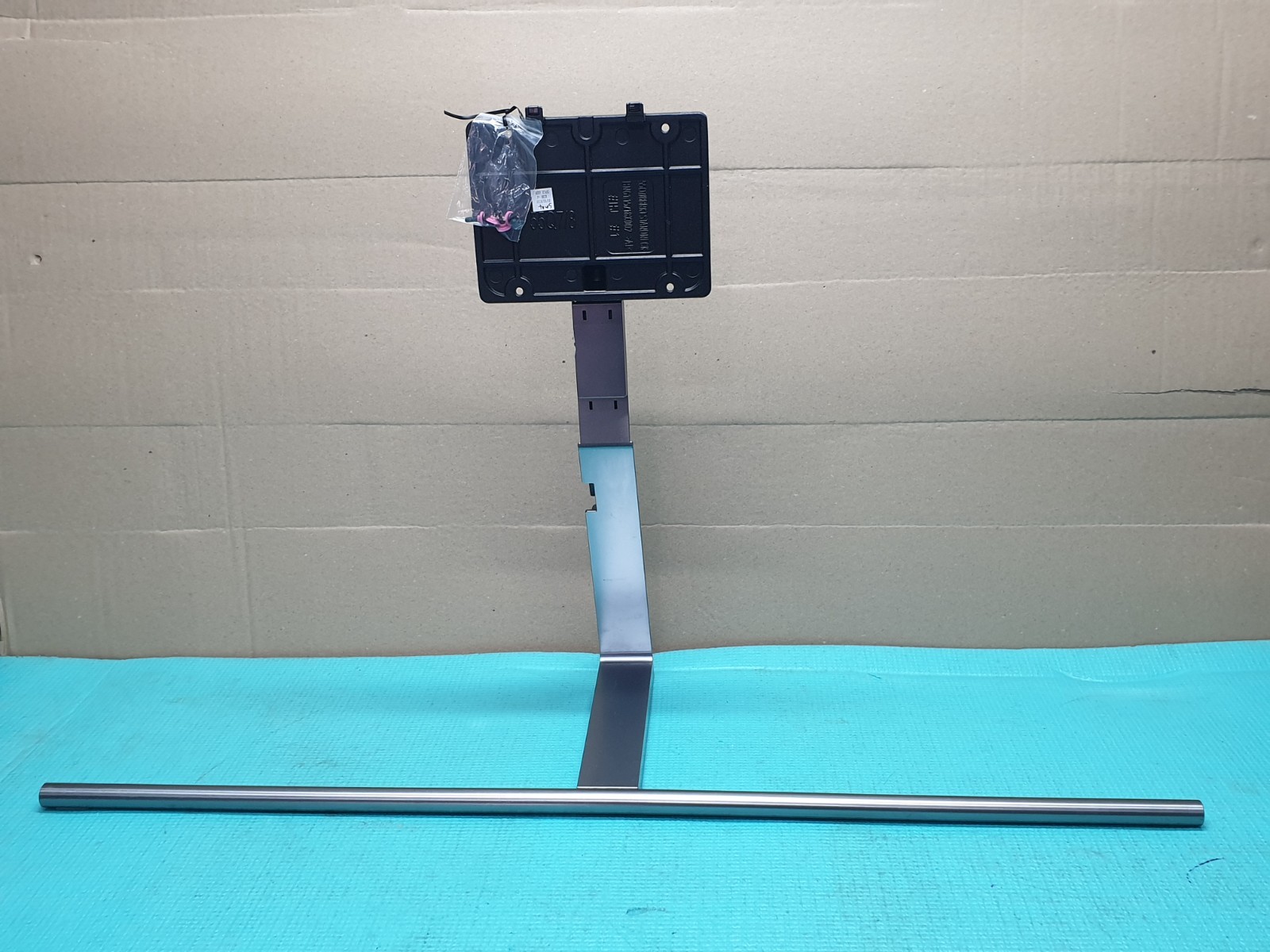 ORIGINAL TABLETOP BASE STAND SAMSUNG QE55Q7FAMT QE65Q7 TV + SCREWS BN61-14490X