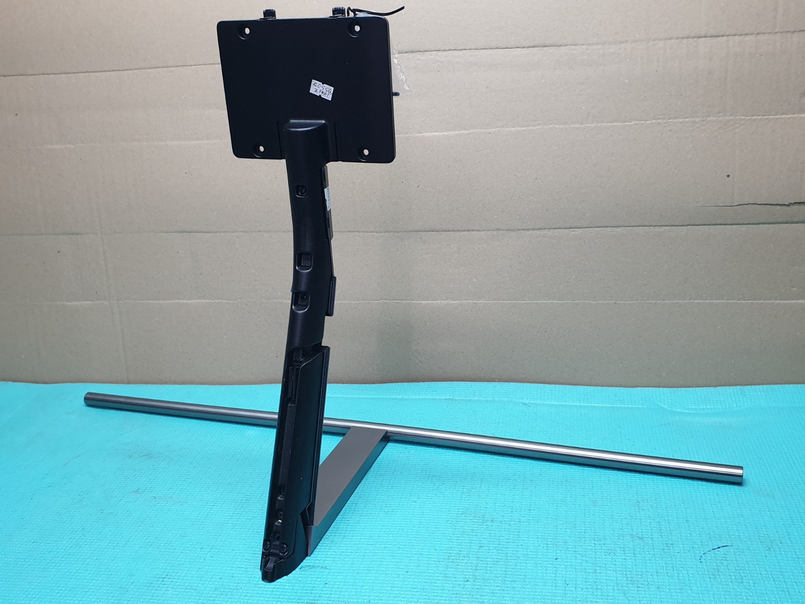 ORIGINAL TABLETOP BASE STAND SAMSUNG QE55Q7FAMT QE65Q7 TV + SCREWS BN61-14490X - Image 3