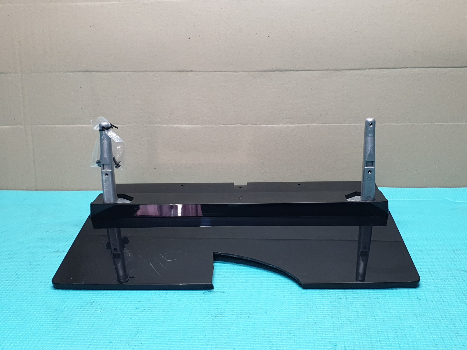 STAND FOR PANASONIC TX-P37X10B TX-P42X10B TX-P42S10B TX-P42G10B PLASMA TV SCREWS