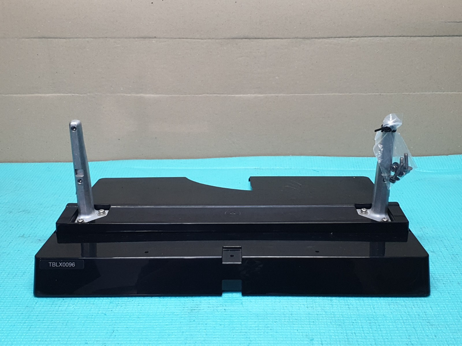 STAND FOR PANASONIC TX-P37X10B TX-P42X10B TX-P42S10B TX-P42G10B PLASMA TV SCREWS - Image 2