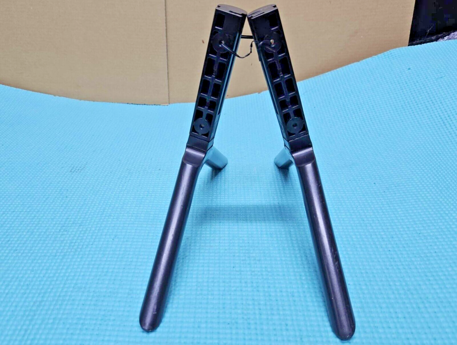 TABLETOP STAND BASE LEGS FOR SAMSUNG UE50NU7020K UE55NU7020K UE49NU7100K LED TV - Image 2
