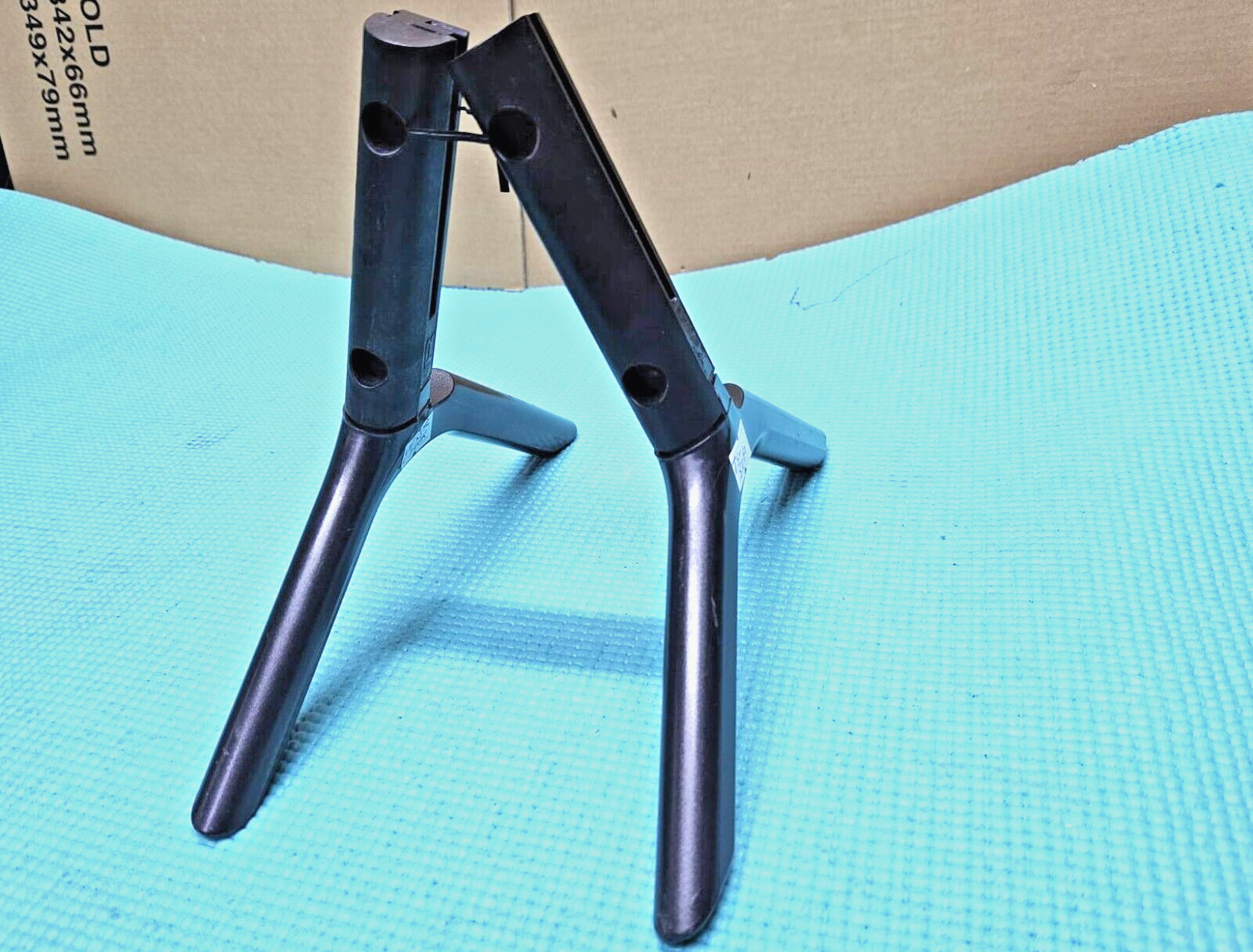 TABLETOP STAND BASE LEGS FOR SAMSUNG UE50NU7020K UE55NU7020K UE49NU7100K LED TV - Image 4
