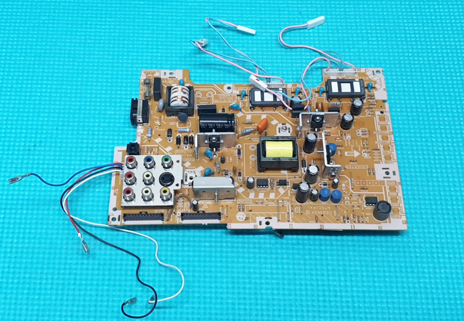 POWER SUPPLY PSU FOR TOSHIBA 19DV555DB 19" LCD TV CEG362A 3 181824056851