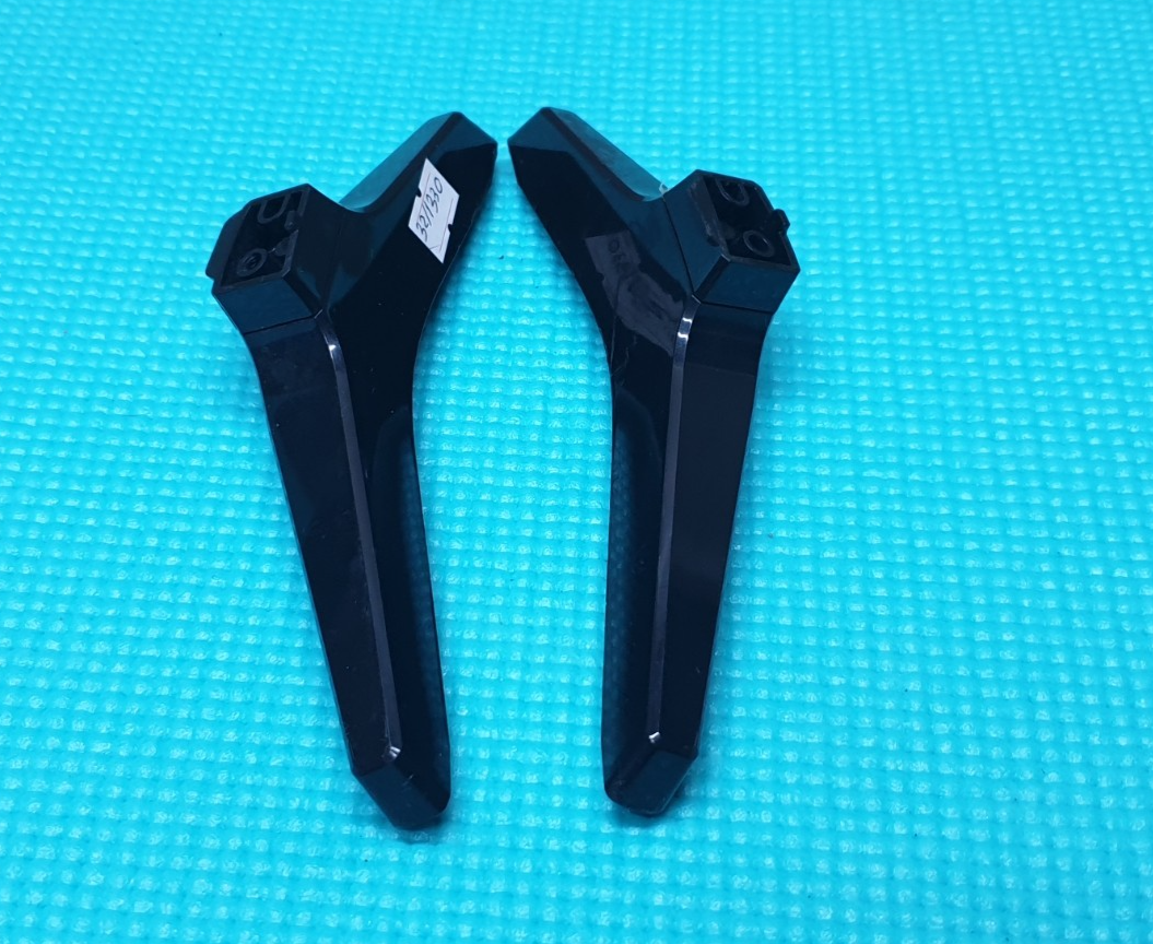 ORIGINAL TABLETOP STAND LEGS BLAUPUNKT 32/133O 32/1330-WB-11B-EGDU-UK TV + SCREW