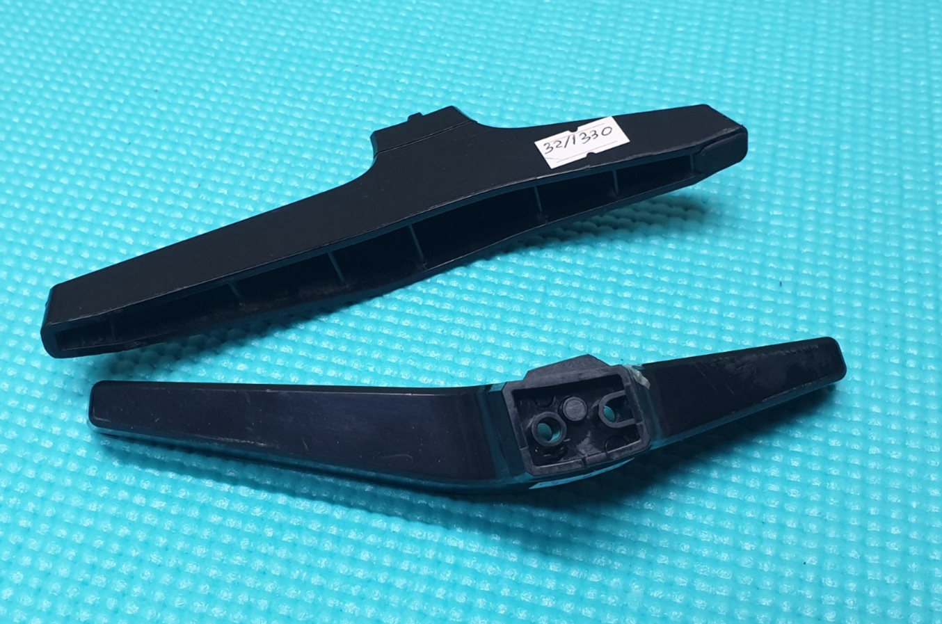 ORIGINAL TABLETOP STAND LEGS BLAUPUNKT 32/133O 32/1330-WB-11B-EGDU-UK TV + SCREW - Image 2