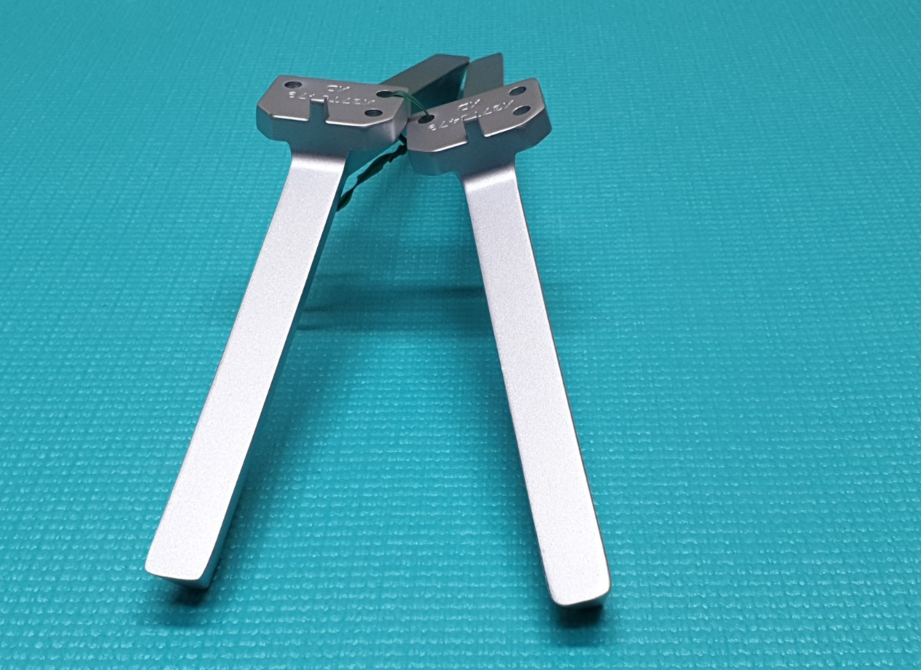 COMPLETE ORIGINAL BASE STAND FEET PHILIPS 75PUS8506/12 TV X37T8479 + SCREWS - Image 2