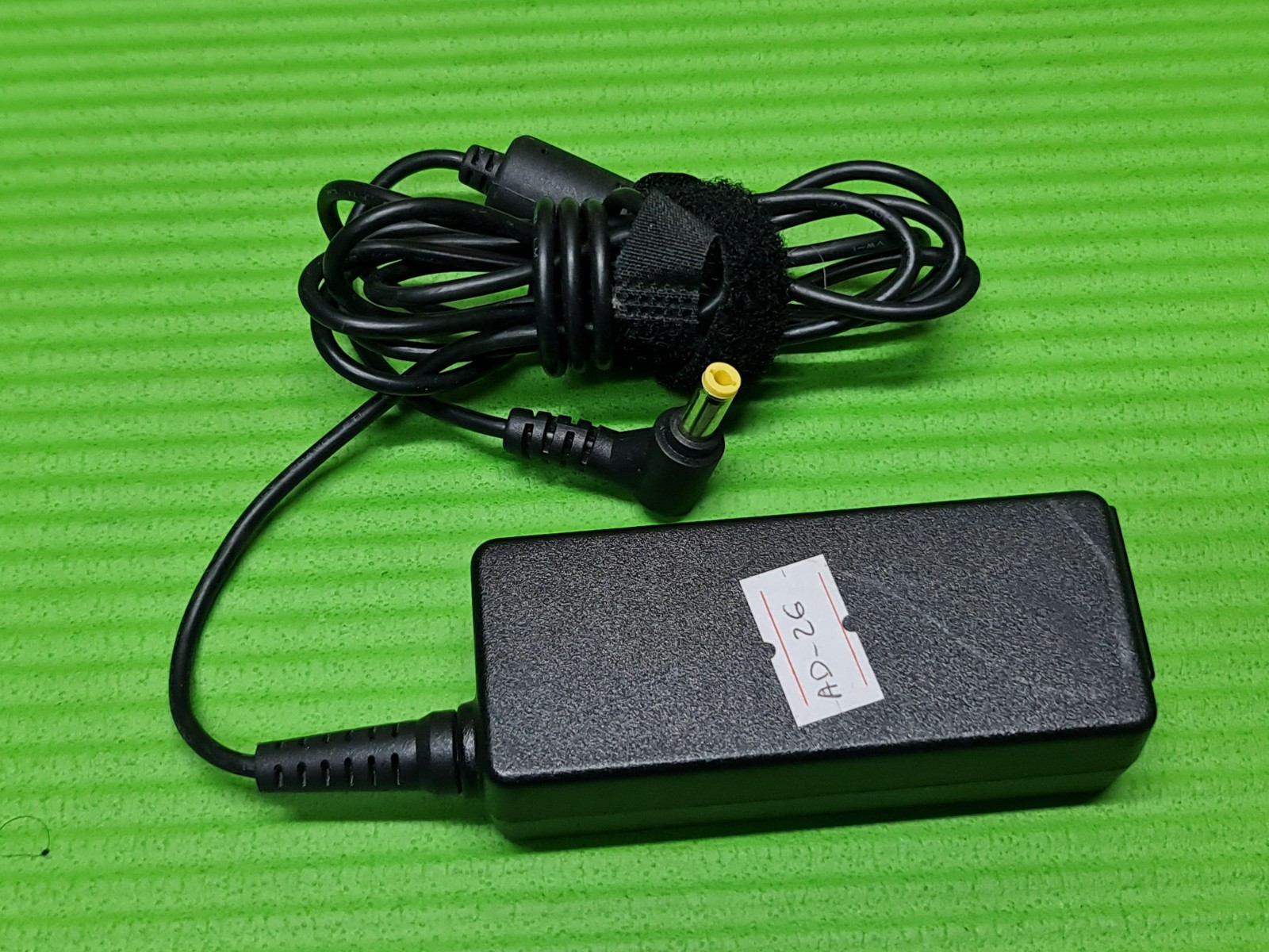 ORIGINAL GENUINE AC POWER SUPPLY CHARGER ADAPTER ROUND PIN 20V 2A 40W LENOVO - Image 2
