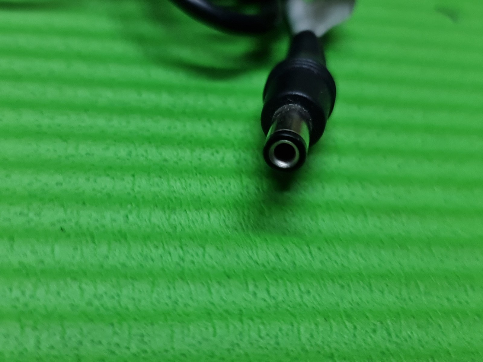 ORIGINAL GENUINE POWER SUPPLY CHARGER ADAPTER ROUND PIN 19.5V 3.33A 65W SAMSUNG - Image 2