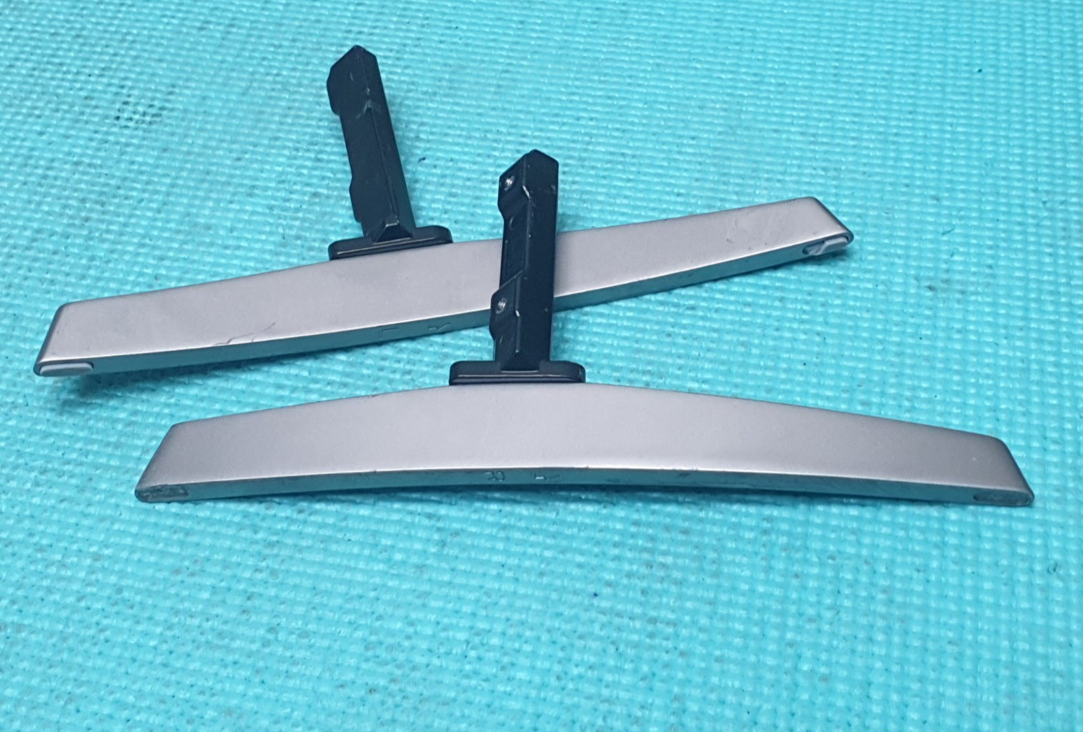 TABLETOP STAND BASE LEGS FOR HISENSE H55M6600 55" LED TV - Image 2