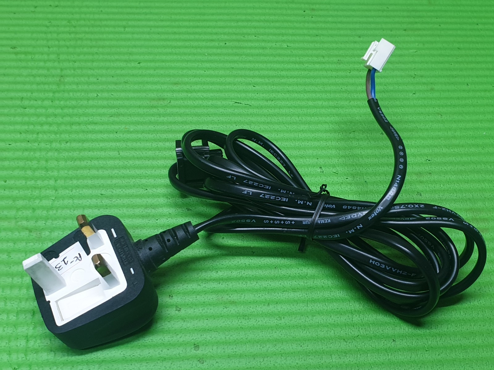 UK 3 PIN AC POWER CABLE CORD LEAD FOR TOSHIBA 32XV555D 37XV555D LCD TV 47CM - Image 2