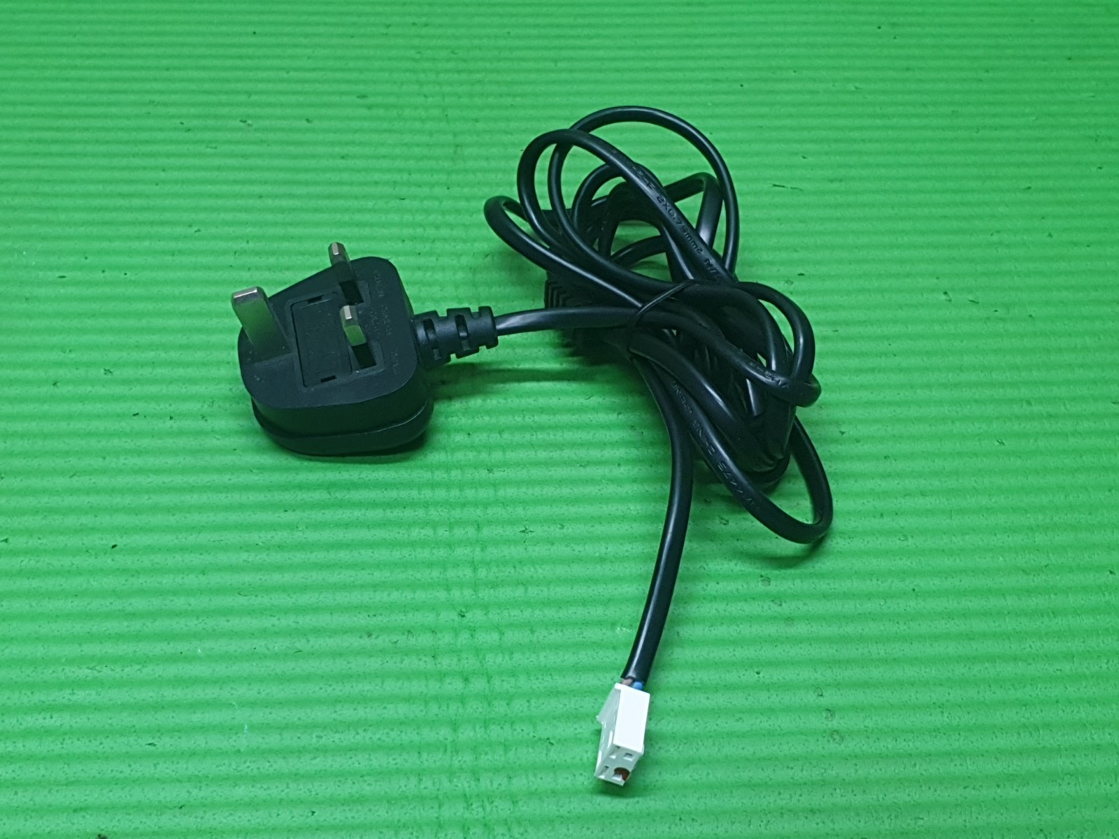 UK 3 PIN AC POWER CABLE CORD LEAD FR PANASONIC TX-L26X20B TX-L42D26BA TV 35CM - Image 2