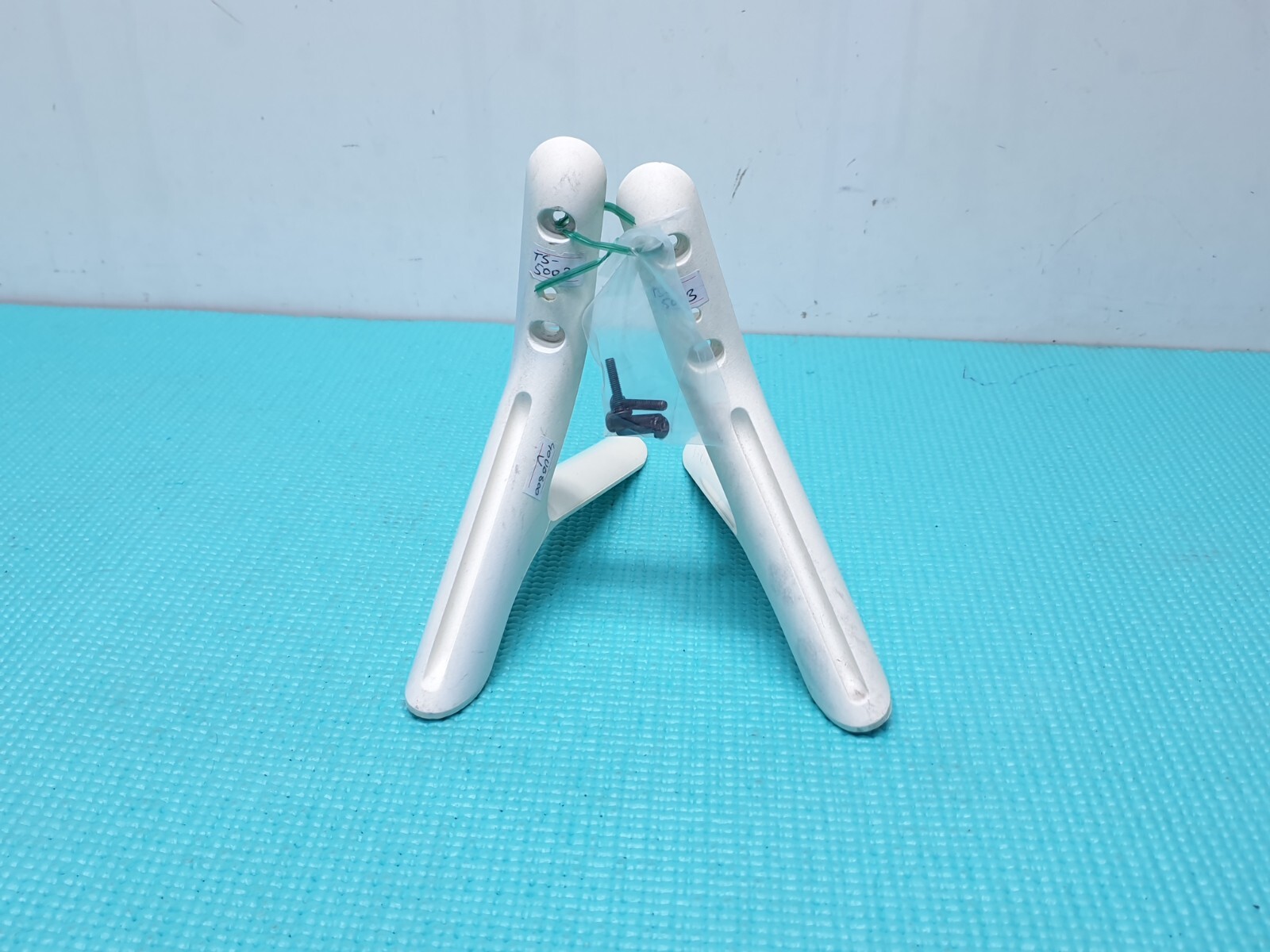WHITE FEET STAND LEGS PAIR LG 39LB550 39LB550V 39LB5600 39LB5700 LED TV + SCREWS - Image 4