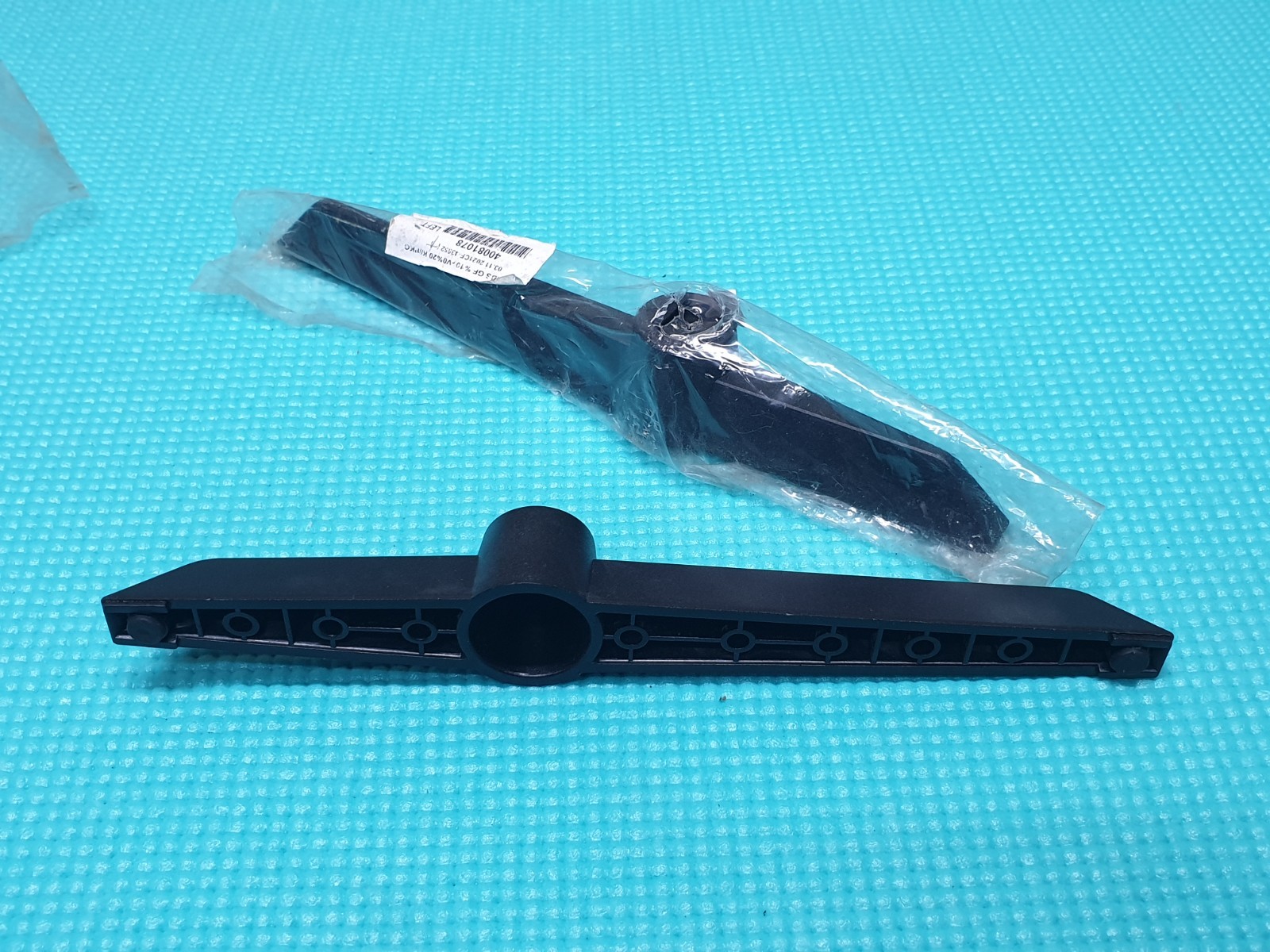 FEET STAND WITH SCREWS FOR DLED43UHDHDRSC DLED43UHDHDR 43QF5D63DA P43FPA0119A TV - Image 3