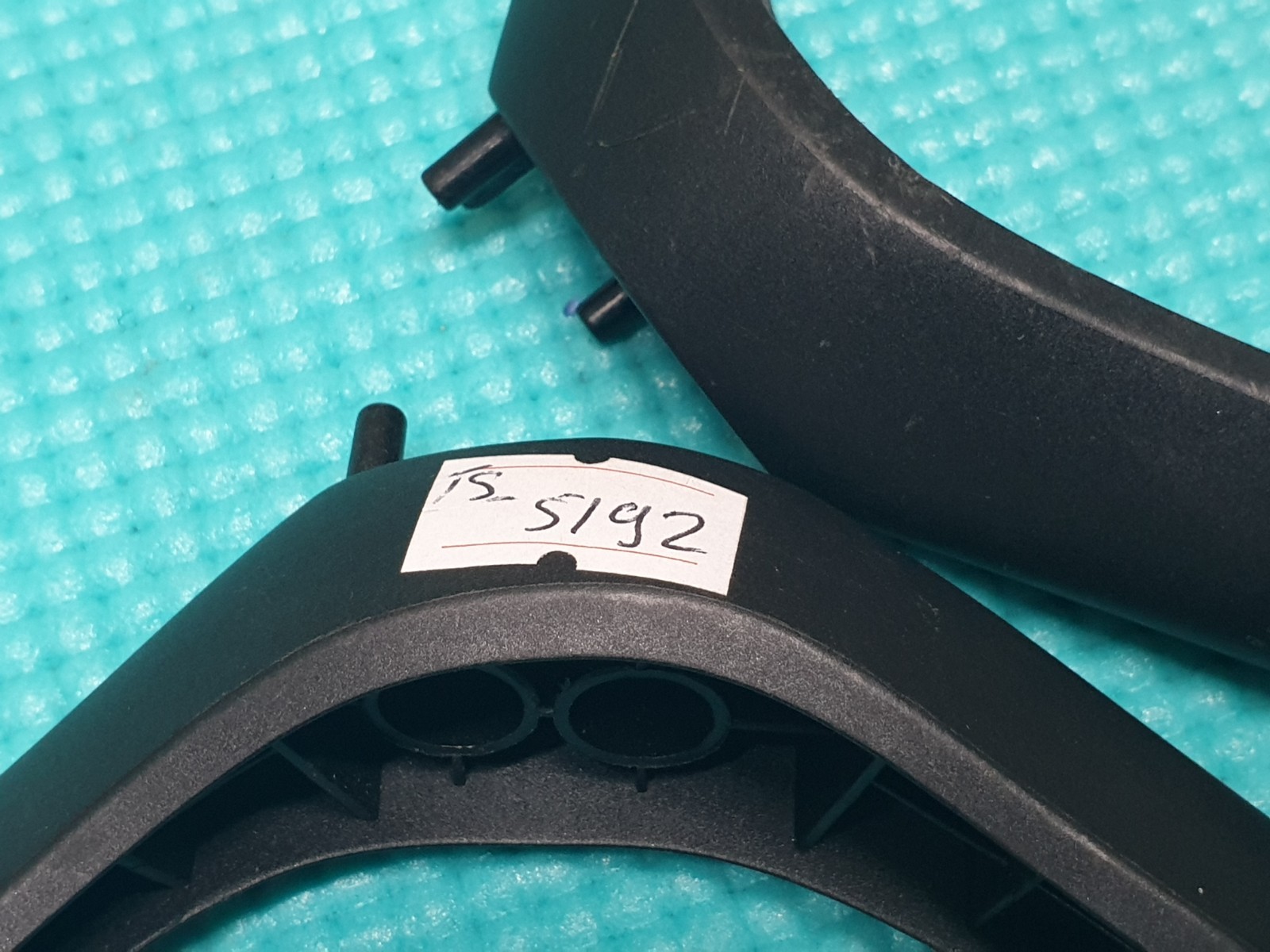 TABLETOP STAND BASE FEET LEGS FOR JVC LT-32CF890 LT-32CF891 LED TV + SCREWS - Image 3