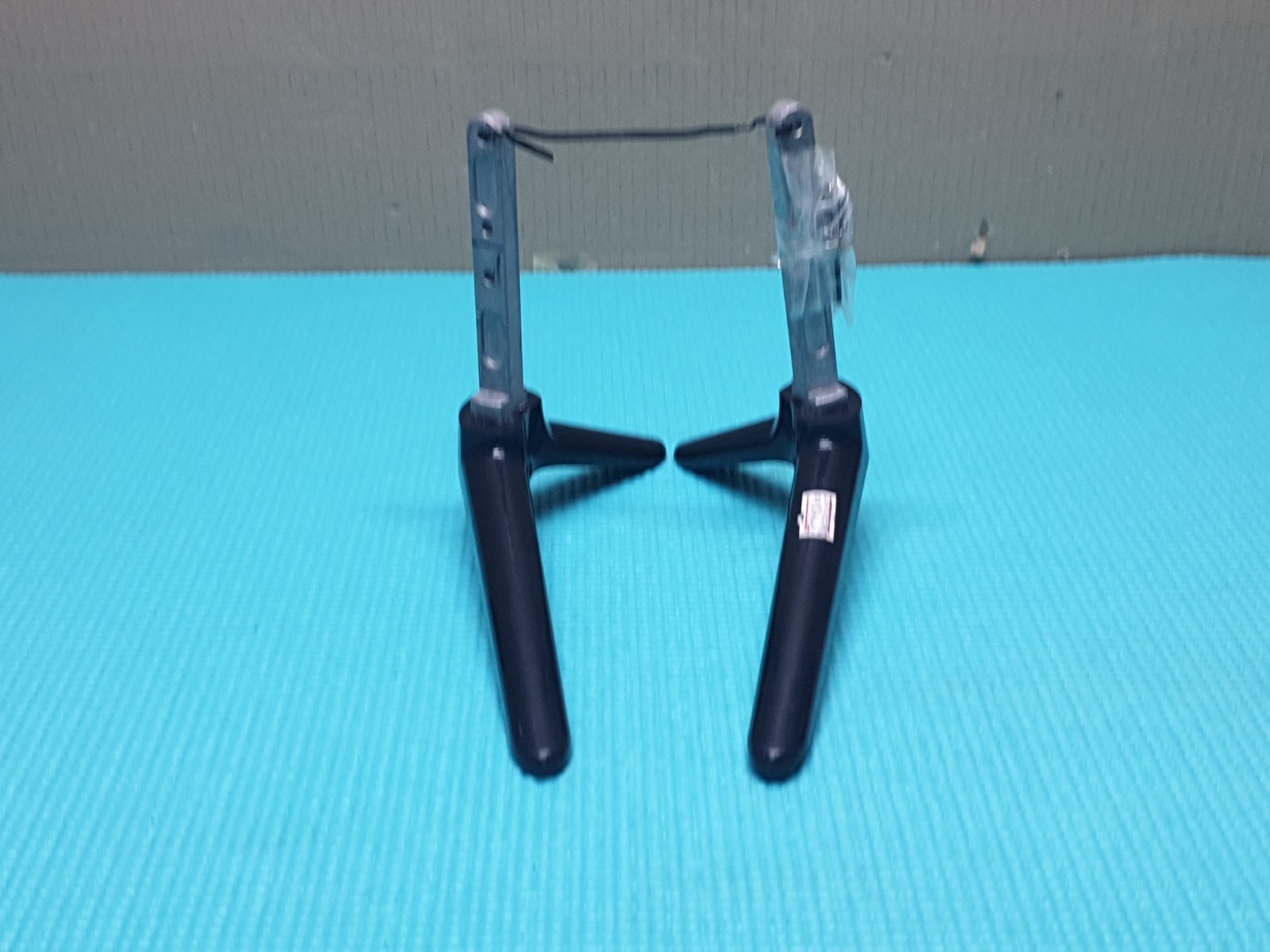 COMPLETE ORIGINAL BASE STAND FEET FOR BAIRD TI4310DLEDDS 43" LED TV + SCREWS