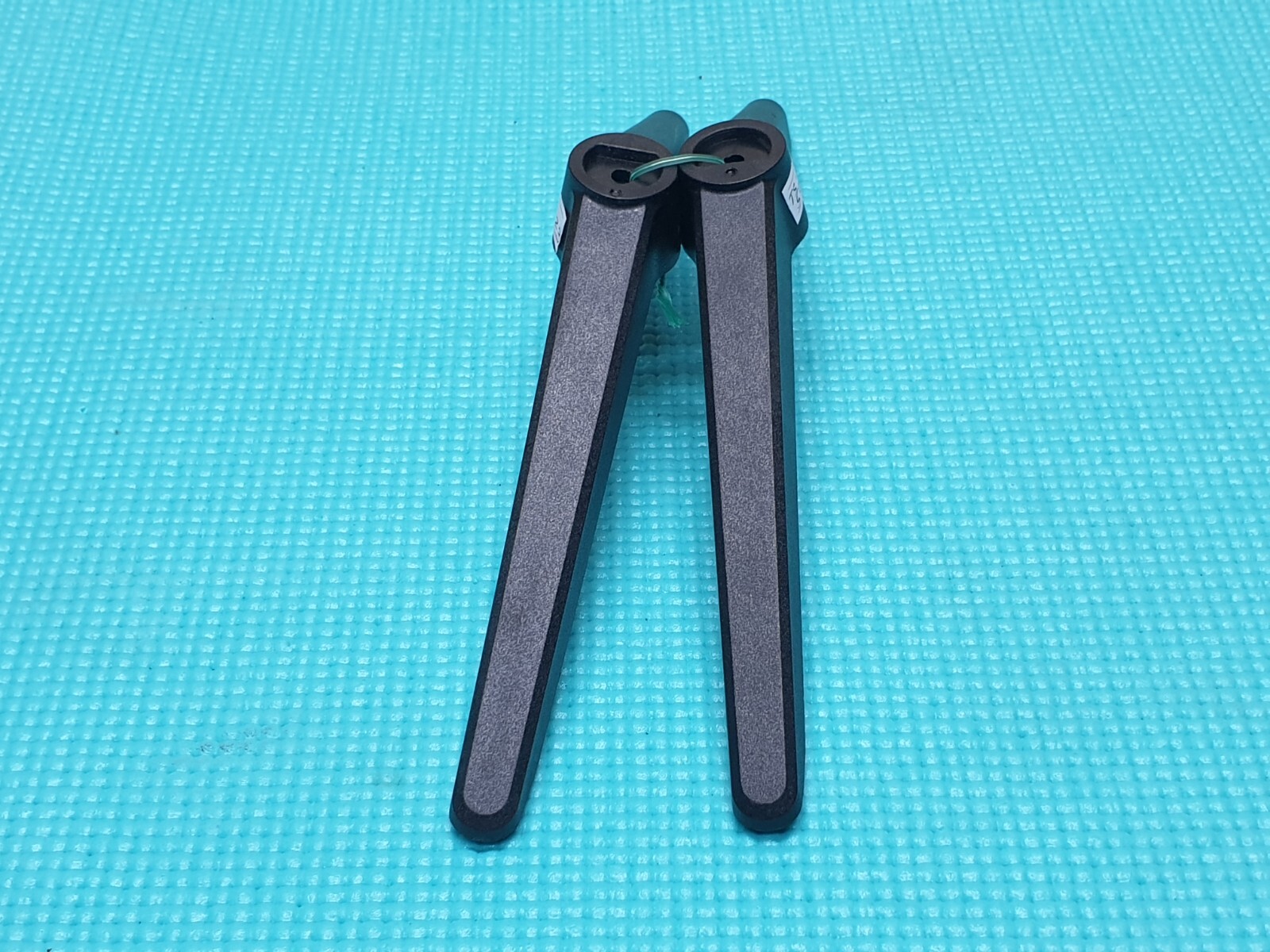 FEET STAND WITH SCREWS JVC LT-40C700 POLAROID P43FPA0119A P43FPA2031A LED TVs