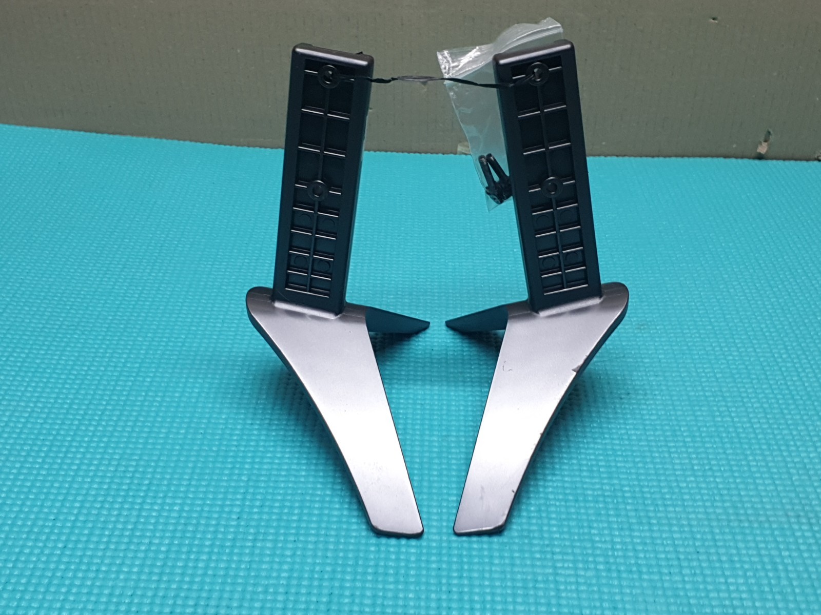 COMPLETE ORIGINAL BASE STAND FEET LEGS LG 43UH750 49UH750 TV + SCREWS MAM640443