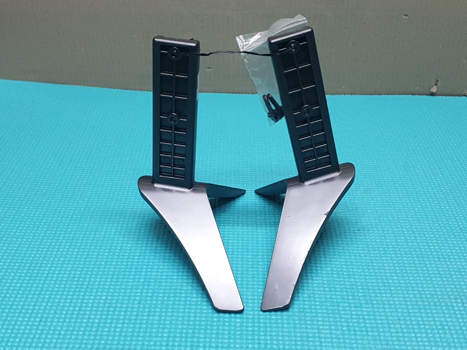 COMPLETE ORIGINAL BASE STAND FEET LEGS LG 43UH750 49UH750 TV + SCREWS MAM640443 - Image 2
